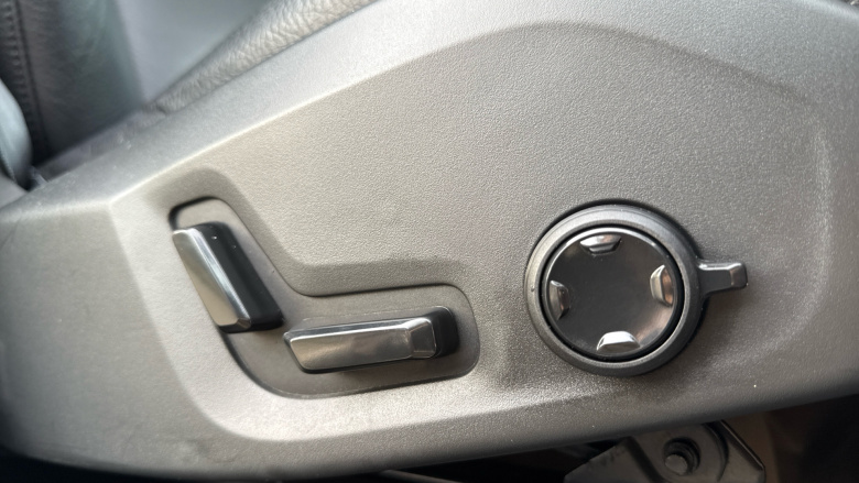 Volvo XC90 2.0 B5D [235] Plus Dark 5dr AWD Geartronic Diesel Estate